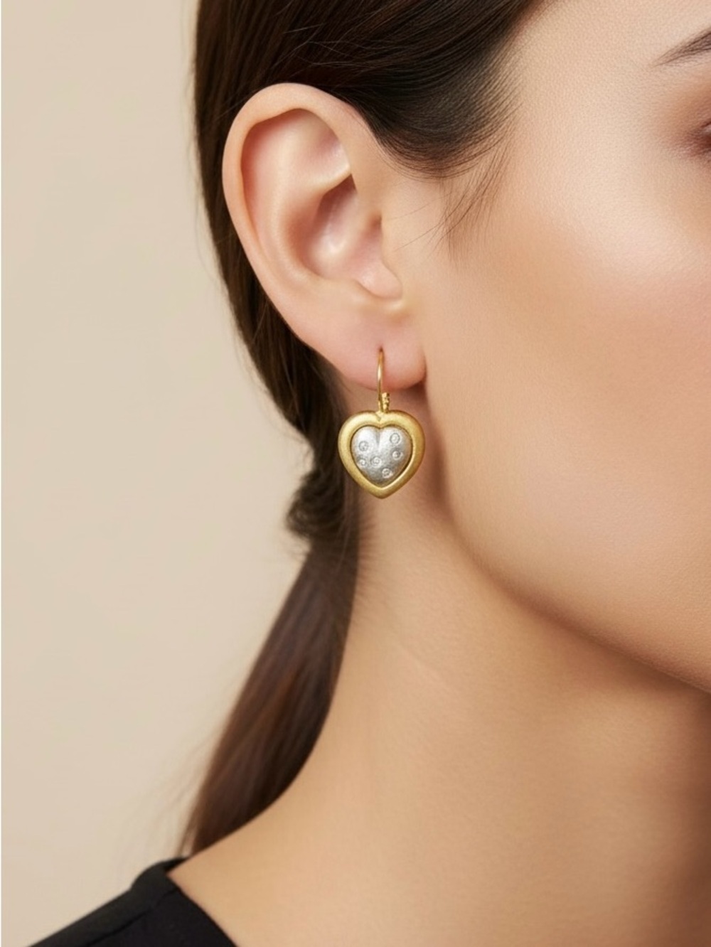 Vintage-style puffed heart design earrings